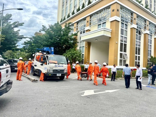 Điều hơn 200 công nhân, kỹ sư lên đường hỗ trợ Hà Tĩnh khắc phục lưới điện sau bão số 5