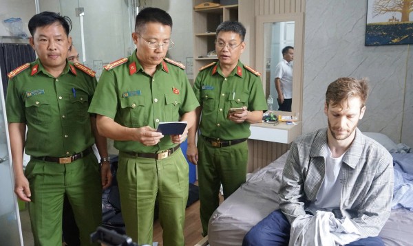 Người mặc áo Grab cướp tiệm vàng PNJ ở Đà Nẵng là người ngoại quốc