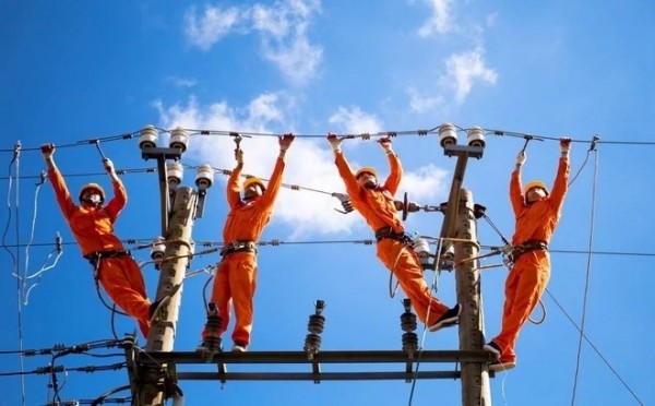 Đề xuất đưa khoản lỗ hơn 44.700 tỷ vào giá điện: Áp lực lên vai ai?