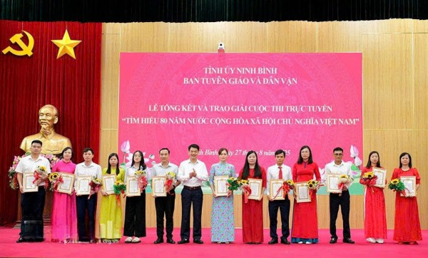 Ninh Bình trao giải cho 32 cá nhân, 25 tập thể