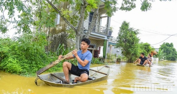 Thanh Hoá: Gần 200 ngôi nhà ở xã Hà Trung bị chìm trong nước lũ