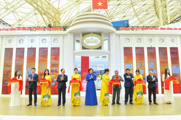 Ngành Ngân hàng Việt Nam: Tự hào quá khứ, vững vàng hiện tại, kiến tạo tương lai