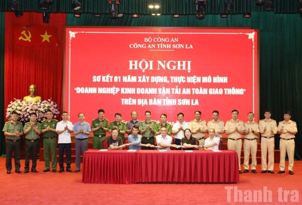 Phòng Cảnh sát Giao thông, Công an tỉnh Sơn La đón nhận Bằng khen của Bộ Công an