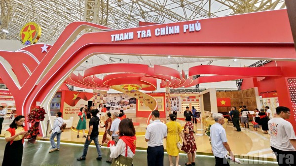 Nhân dân dành nhiều tình cảm cho gian trưng bày ngành Thanh tra