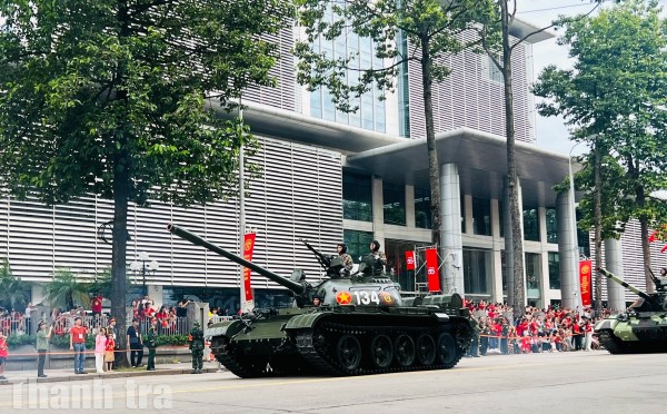 Ngắm dàn phương tiện, khí tài quân sự trên phố ngày tổng duyệt diễu binh