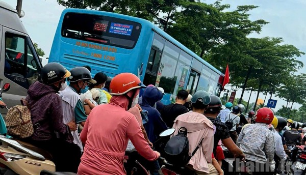 Công an Hà Nội phân luồng giao thông phục vụ triển lãm nhân dịp Quốc khánh 2/9