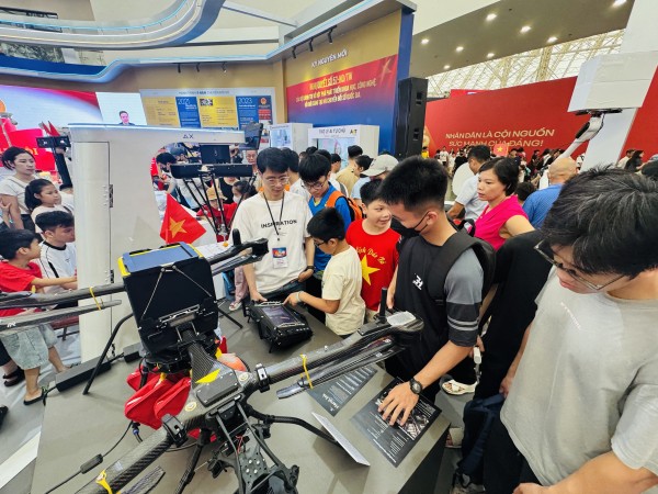 Triển lãm “Thành tựu đất nước” - triển lãm của thành tựu khoa học và công nghệ