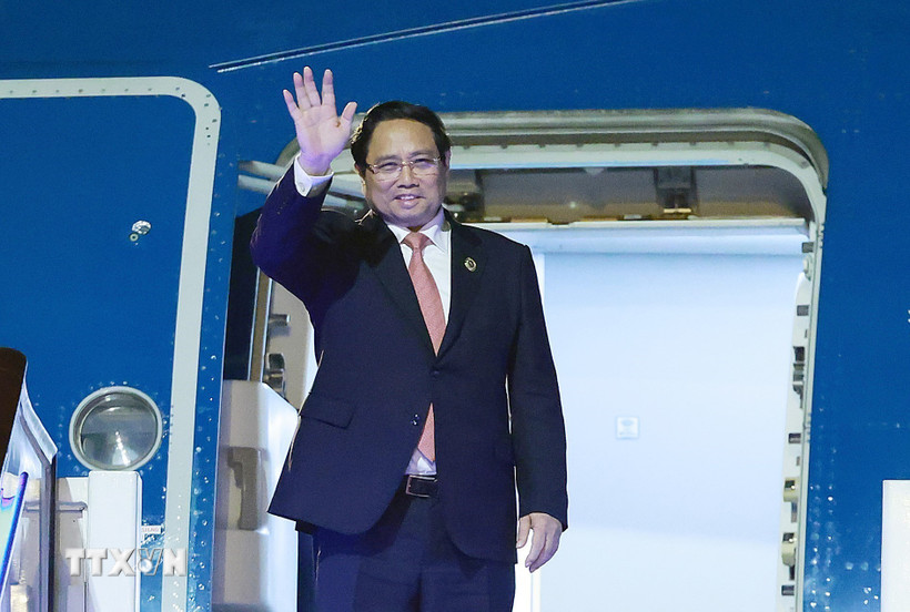 Thủ tướng về tới Hà Nội, kết thúc tốt đẹp chuyến công tác tại Trung Quốc