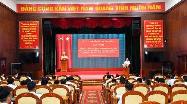Bộ Tư lệnh Vùng Cảnh sát biển 4: Kiểm tra, xử lý 5 vụ, 74 đối tượng vi phạm khai thác IUU