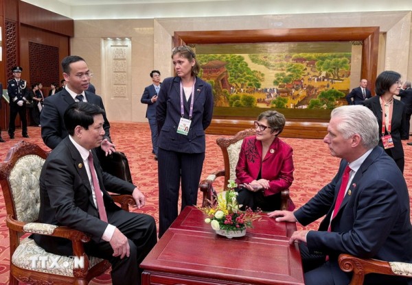 Chủ tịch nước gặp lãnh đạo các nước tại Lễ kỷ niệm chiến thắng phátxít