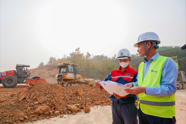 Lạng Sơn: Hàng ngàn con người và máy móc 