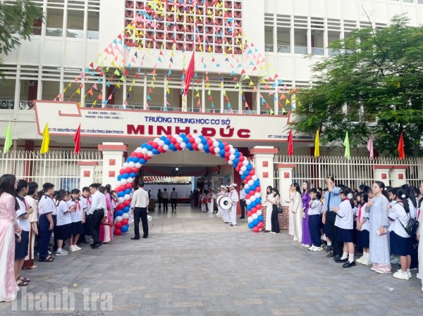 TP Hồ Chí Minh: Vui lễ khai giảng, không quên đồng bào bị thiên tai