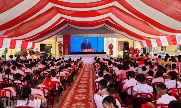 Học sinh Đà Nẵng, Huế, Quảng Trị nô nức khai giảng năm học mới 2025 - 2026