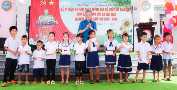 Lãnh đạo tỉnh Vĩnh Long tham dự lễ khai giảng năm học 2025 – 2026