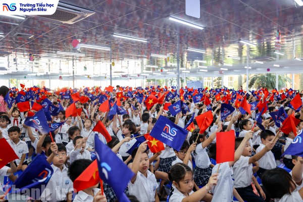 Lễ khai giảng an toàn, trang nghiêm, xúc động tại Trường Tiểu học Nguyễn Siêu