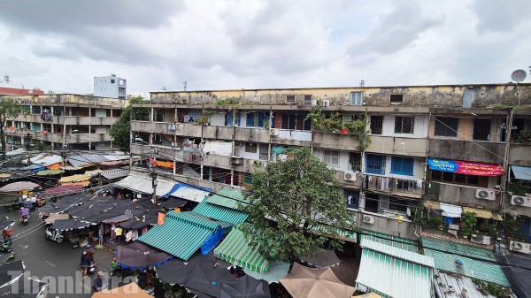 Cận cảnh chung cư ở TP Hồ Chí Minh xây dựng hơn 50 năm, xuống cấp nghiêm trọng