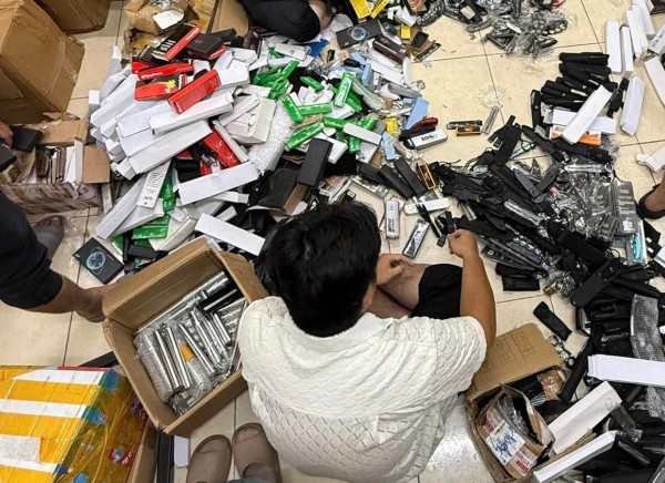 Hà Nội triệt phá đường dây rao bán hàng trăm vũ khí, công cụ hỗ trợ trên mạng