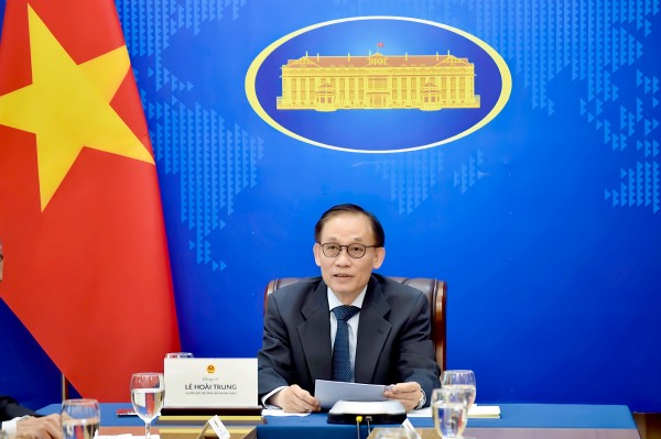 Quyền Bộ trưởng Ngoại giao Lê Hoài Trung điện đàm trực tuyến với Bộ trưởng Ngoại giao Lào