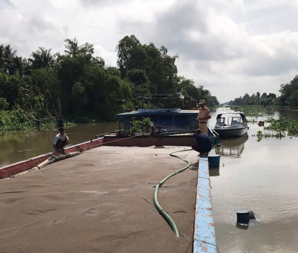 Công an Đồng Tháp liên tục phát hiện, xử lý các vụ vận chuyển cát trái phép