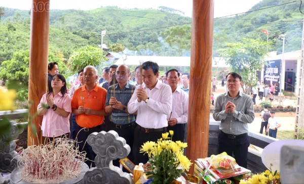 Lễ tưởng niệm xúc động tại Làng Nủ: Khắc ghi nỗi đau, dựng xây hy vọng