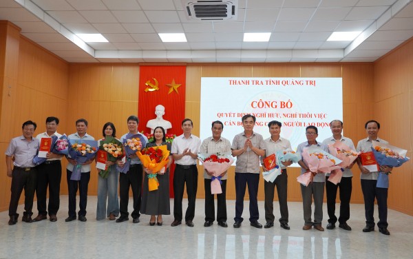 10 cán bộ Thanh tra tỉnh Quảng Trị nghỉ hưu trước tuổi