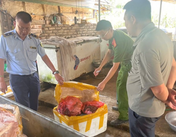 Ngăn chặn kịp thời 1,5 tạ nội tạng động vật 