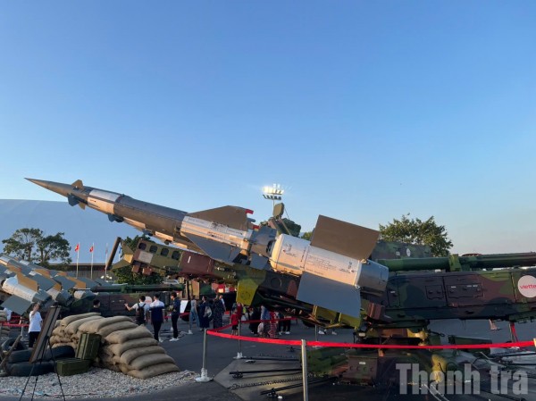 Hơn 3 triệu lượt khách tham quan khu trưng bày Bộ Quốc phòng tại Triển lãm Thành tựu đất nước