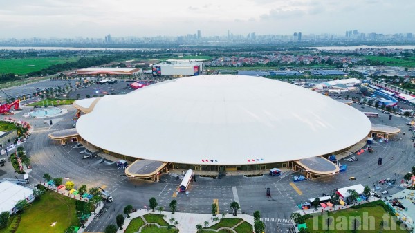 Triển lãm thành tựu Đất nước vẫn “hút khách” dù ngày thường