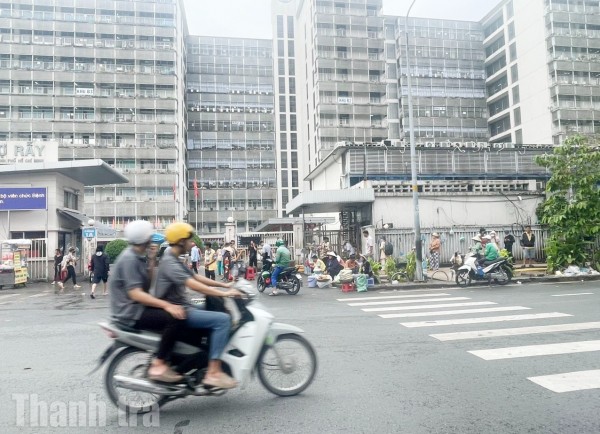 Phường Chợ Lớn (TP Hồ Chí Minh): Chấn chỉnh tình trạng bán hàng rong, bãi xe tự phát xung quanh các bệnh viện