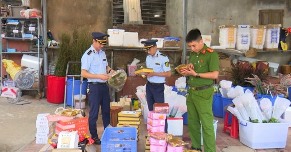 Lạng Sơn: Thu giữ 624 sản phẩm bánh trung thu và hàng trăm sản phẩm thực phẩm nhập lậu