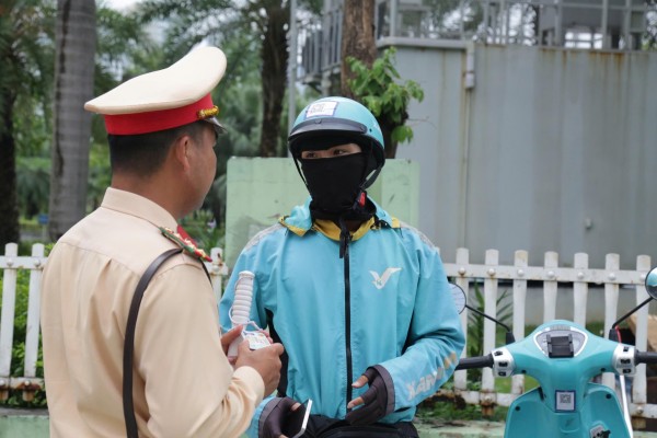 Cảnh sát giao thông TP Hồ Chí Minh thu tiền nộp phạt bằng mã QR code