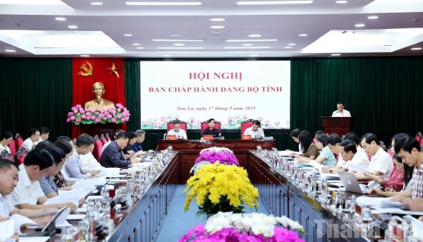 Thông qua dự thảo các văn kiện trình Đại hội đại biểu Đảng bộ tỉnh Sơn La lần thứ XVI