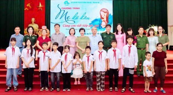 Phú Thọ: Hỗ trợ học bổng và quà trị giá hơn 1,1 tỷ đồng cho trẻ mồ côi