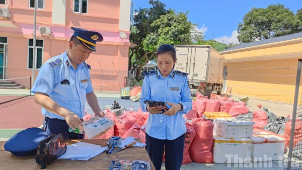 Tuyên Quang: Phát hiện tạm giữ hơn 3 tấn xúc xích và thực phẩm chưa rõ nguồn gốc, xuất xứ