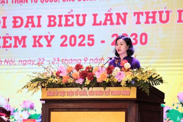 Phát huy vai trò phụ nữ trong xây dựng Đảng và hệ thống chính trị