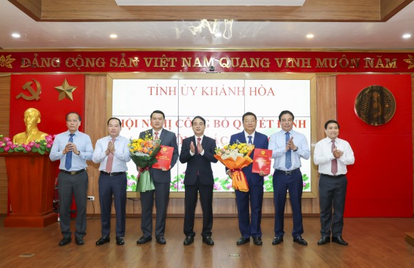 Khánh Hòa: Trao quyết định phân công, bổ nhiệm Trưởng ban Tổ chức Tỉnh ủy, Trưởng ban Tuyên giáo và Dân vận Tỉnh ủy
