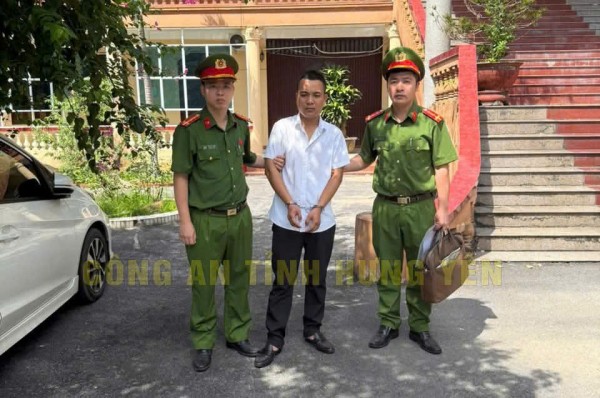 Hưng Yên: Khởi tố chủ shop quần áo kinh doanh online trốn thuế