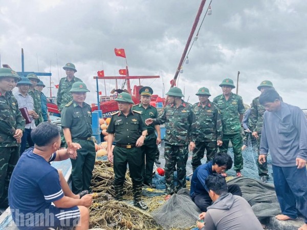 Thanh Hóa: Phó Tư lệnh Quân khu 4 trực tiếp kiểm tra công tác ứng phó bão số 10