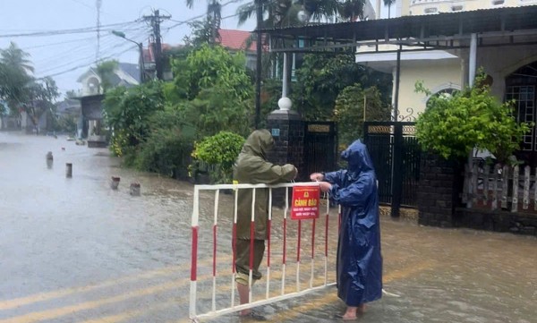 TP Huế: Khuyến cáo người dân hạn chế ra đường từ 10 giờ ngày 28/9