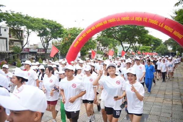 Thanh niên Việt Nam xung kích tham gia phòng, chống tác hại của thuốc lá