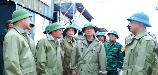 Phó Thủ tướng Trần Hồng Hà trực tiếp chỉ đạo ứng phó bão số 10 tại Nghệ An