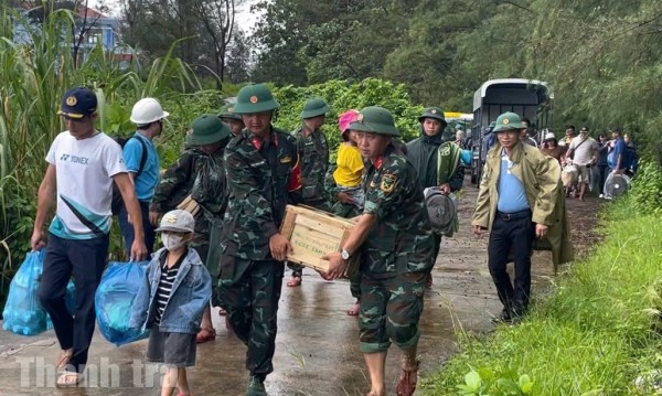 Quảng Trị: Mưa lớn, lũ dâng, nhiều khu vực bị chia cắt