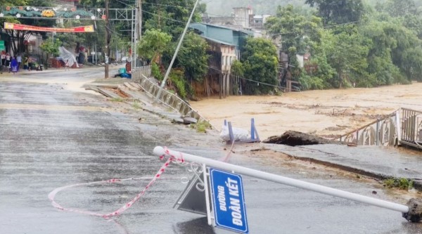 Thanh Hóa: Cầu cứng Quan Sơn bị xói lở mố cầu, có nguy cơ sập
