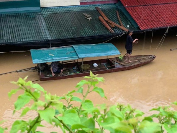 Lào Cai: Hàng trăm hộ dân thức trắng đêm chạy lũ