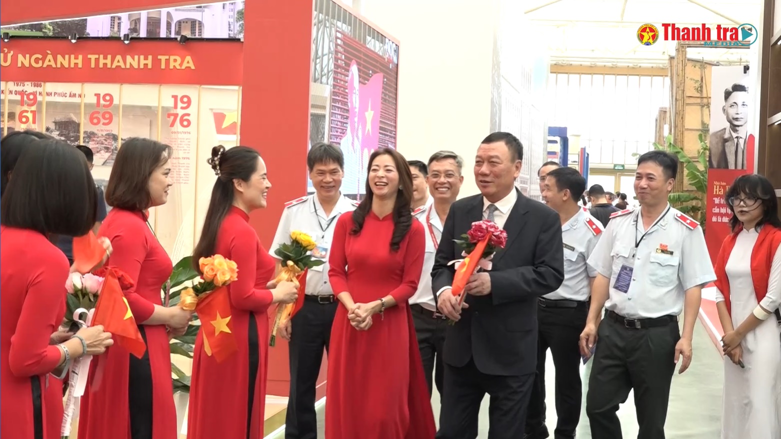 Tổng Thanh tra Đoàn Hồng Phong tham quan gian trưng bày của ngành Thanh tra