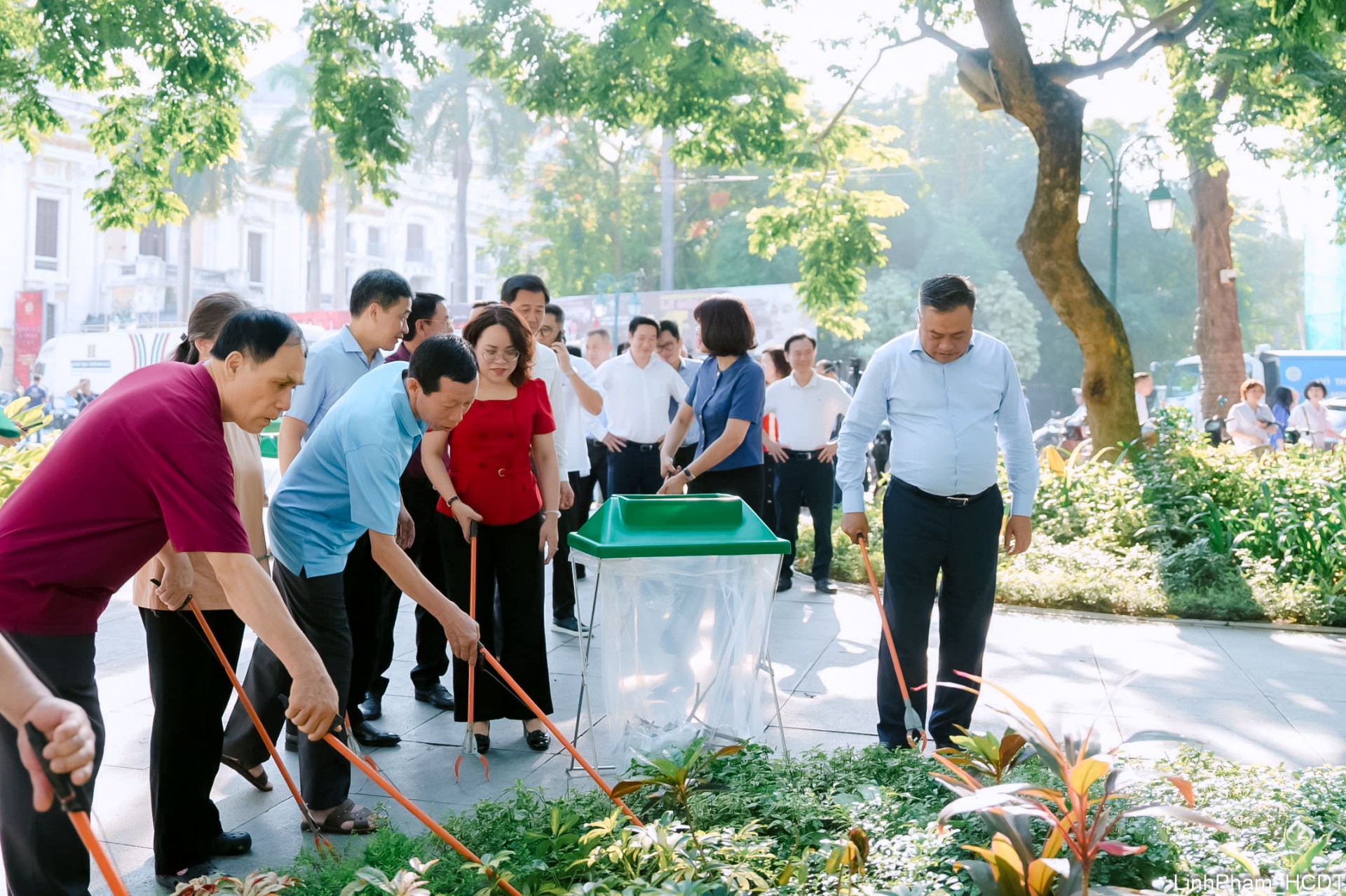 Hà Nội ra quân tổng vệ sinh môi trường toàn thành phố