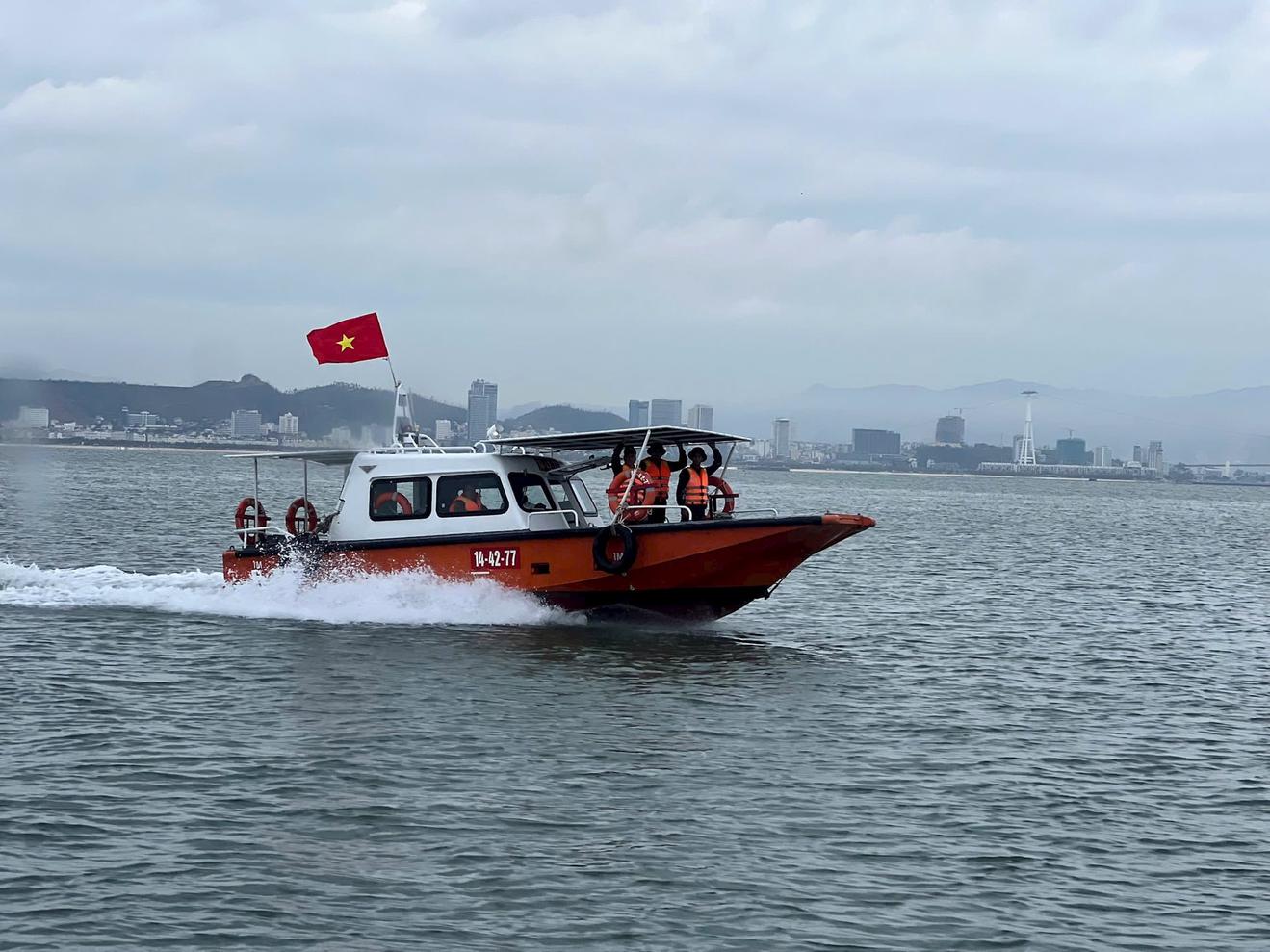 Tăng cường tàu quân y, xuồng cơ động ứng trực cứu hộ, cứu nạn trên vịnh Hạ Long