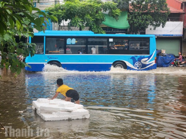 Hà Nội giải quyết các điểm ngập úng, bảo đảm giao thông thông suốt