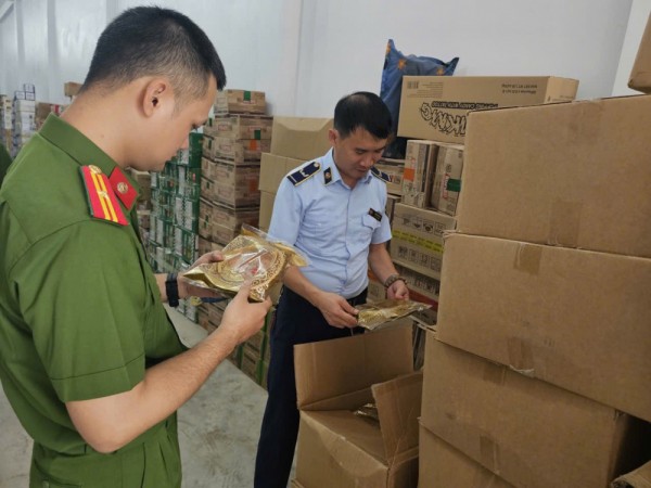 Quản lý thị trường Hà Nội quyết liệt lập lại trật tự thị trường bánh Trung thu