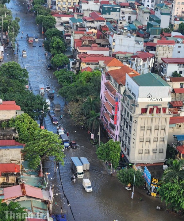 Bão số 11 gây ngập sâu, Hà Nội làm gì để hết “điệp khúc” cứ mưa là ngập?
